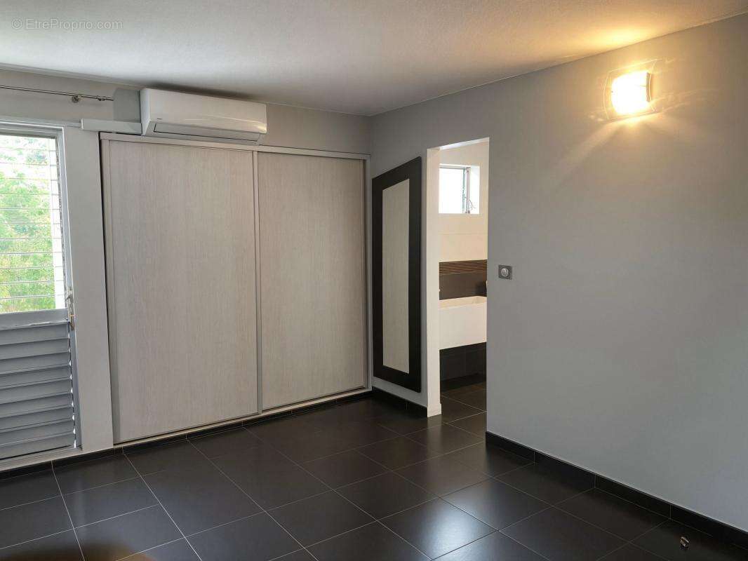 Appartement T4 à Fort de France, vue Pitons et mer - photo 3