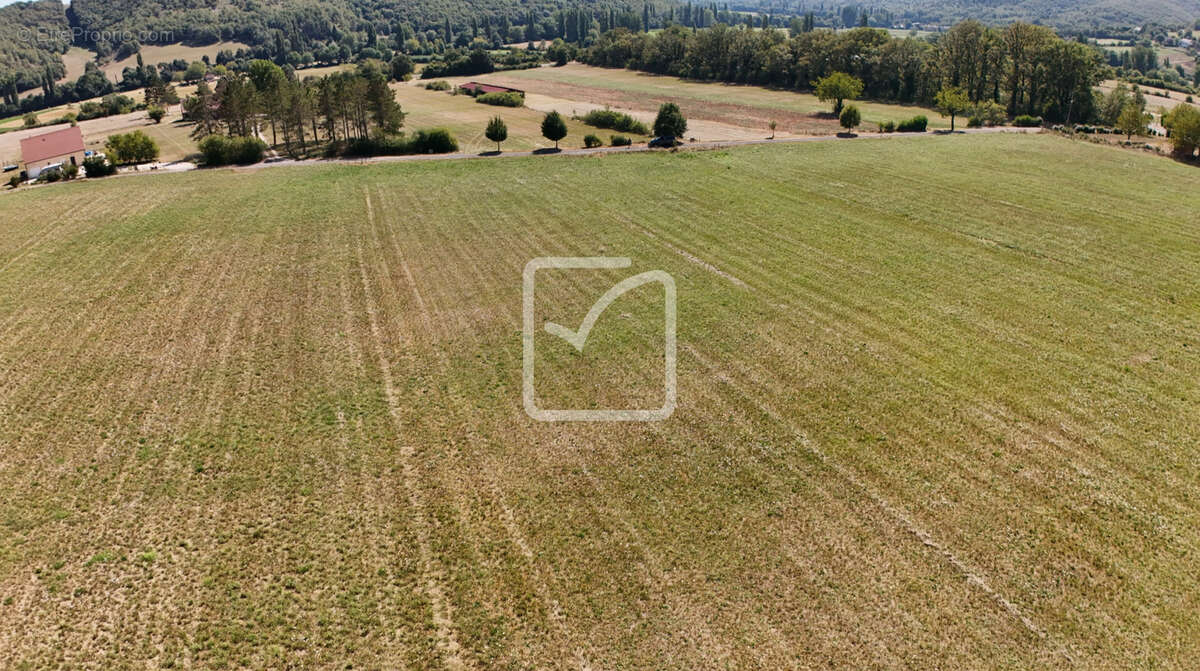 Terrain à SAINT-CHAMARAND