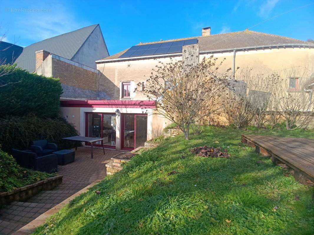 Maison à CHANTENAY-VILLEDIEU