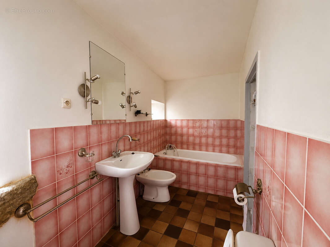 Maison à SAINTE-CROIX-EN-JAREZ