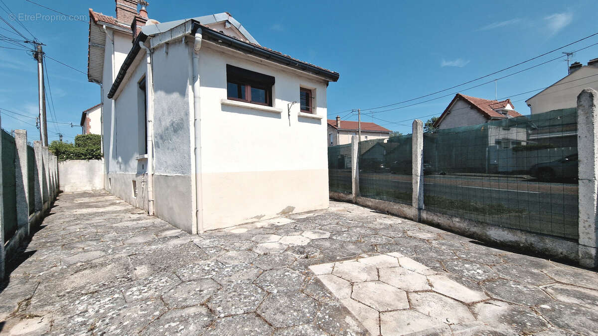 Maison de ville avec garage à fort potentiel proche UTT - photo 12