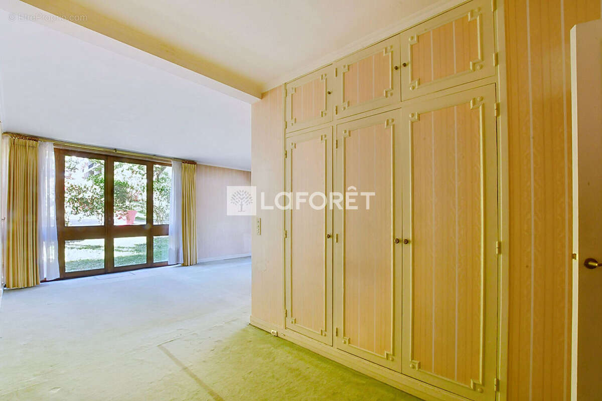 Appartement à LA CELLE-SAINT-CLOUD