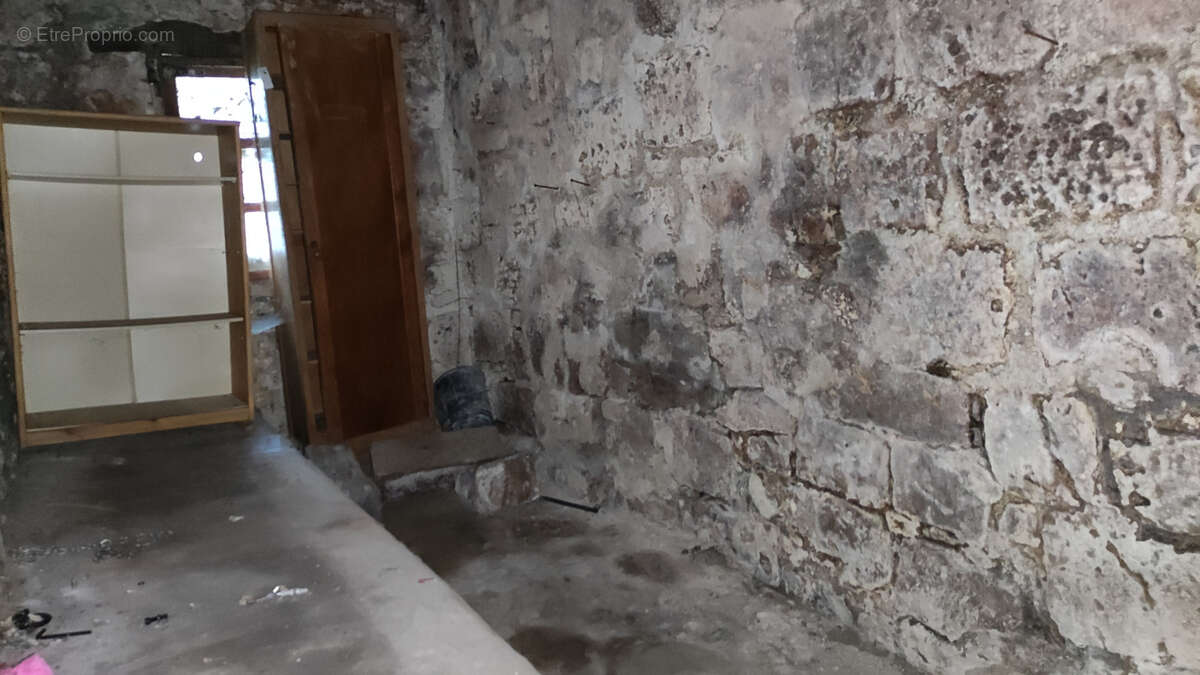 Parking à BAGAT-EN-QUERCY