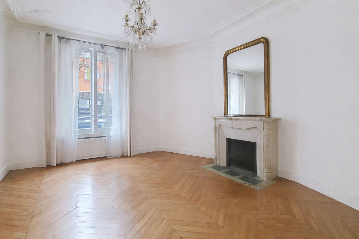 Appartement à PARIS-14E