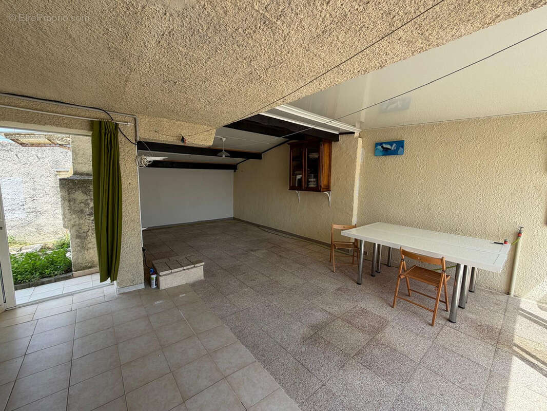 Marignane,  villa 3 logements, garage, terrain de 392 m2, fort potentiel - photo 15
