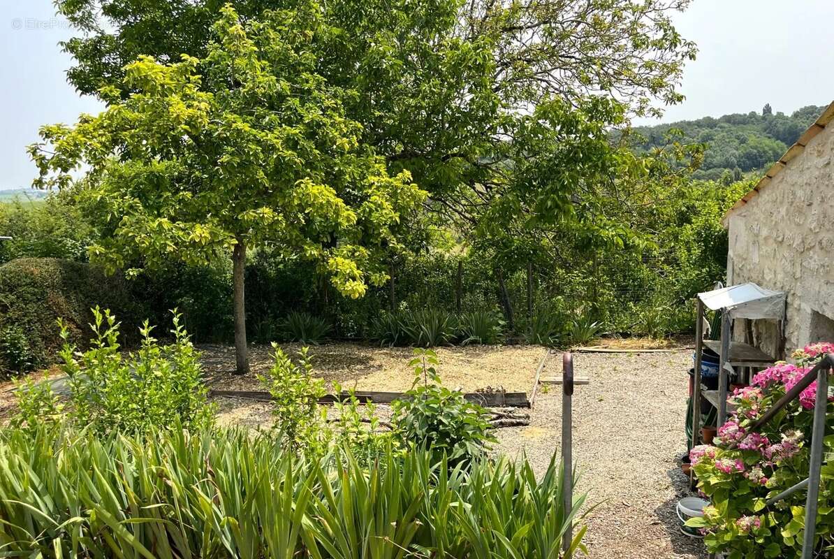 Maison à SAINT-GEORGES-DES-AGOUTS