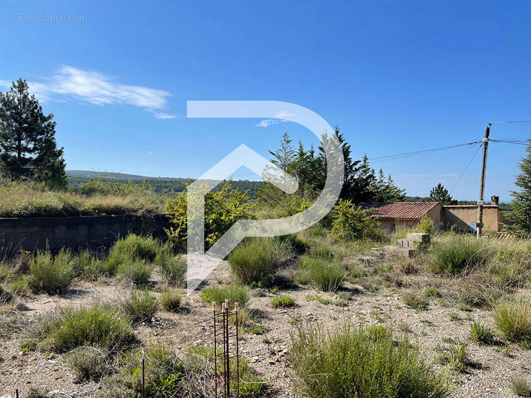 Terrain à SAINT-JURS