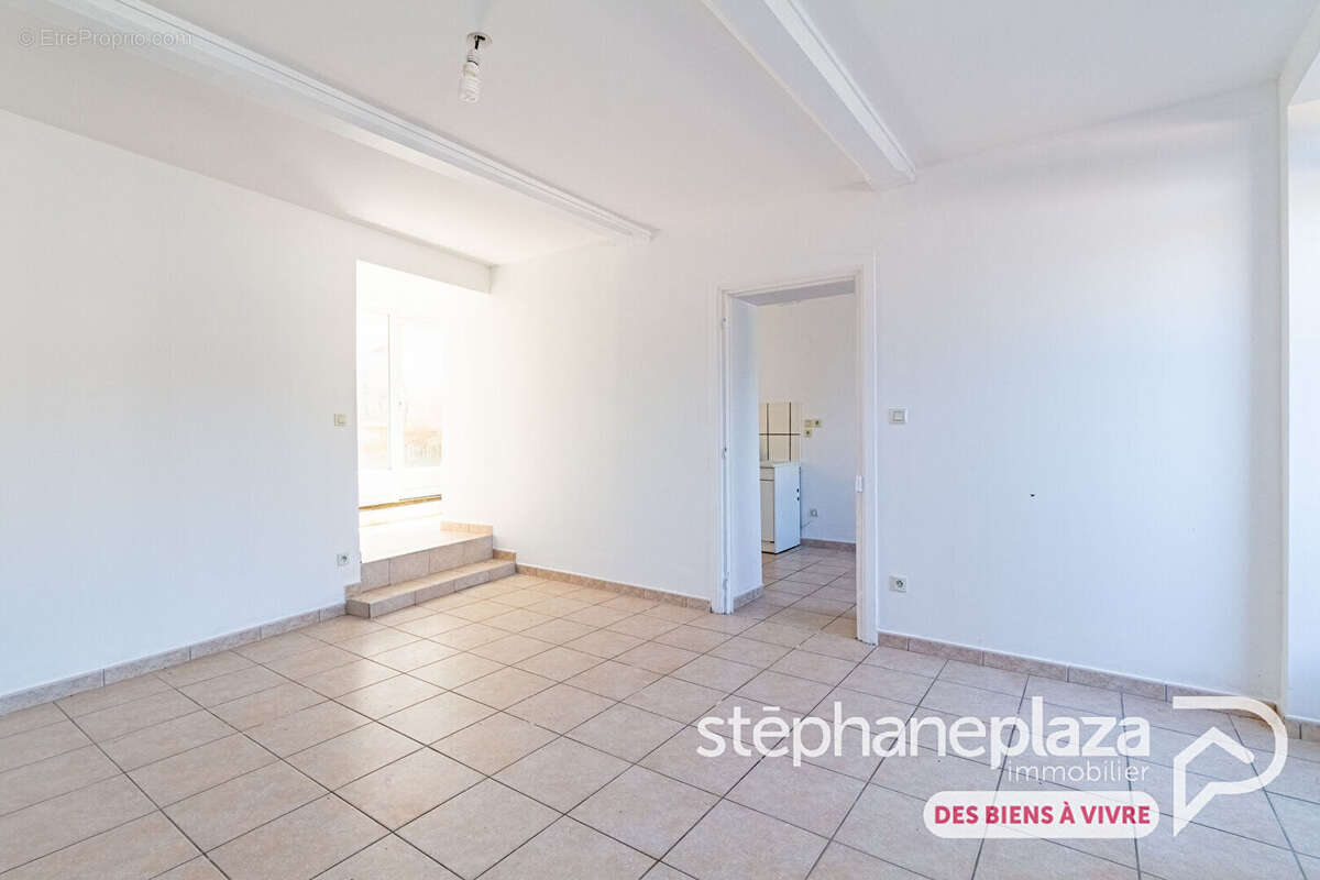 Maison de village avec 220 m² de dépendances  Fort potentiel - photo 7