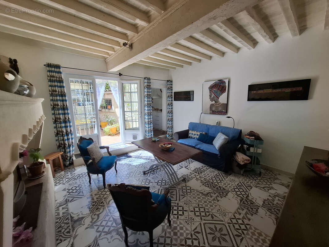 Maison à FONTVIEILLE