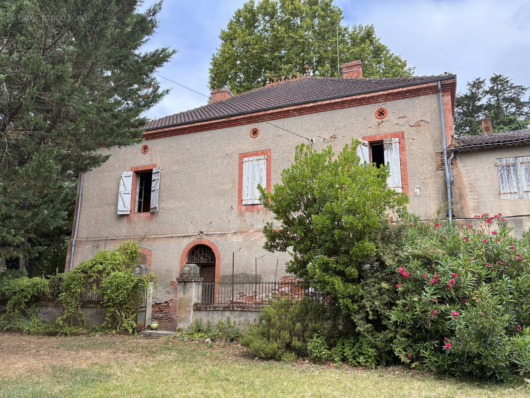 Ancienne maison bourgoise à rénover avec dépendances - photo 13