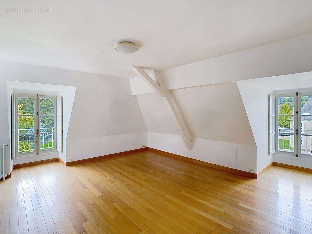Appartement à AVRILLE