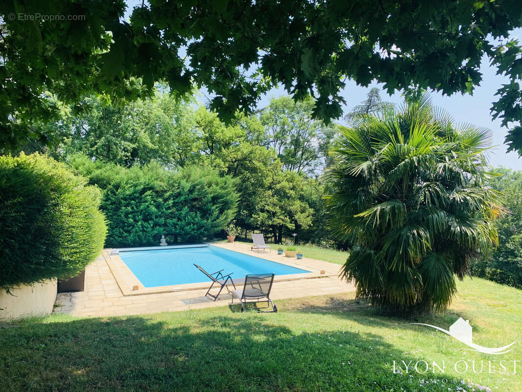Exceptionnel, centre de charbonnières les bains, belle propriété sur beau terrain avec vue - photo 2