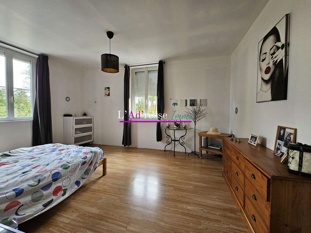 Maison à CROISILLES