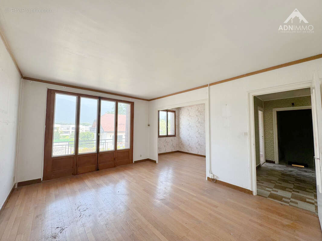 Maison à SAINT-GENIS-POUILLY