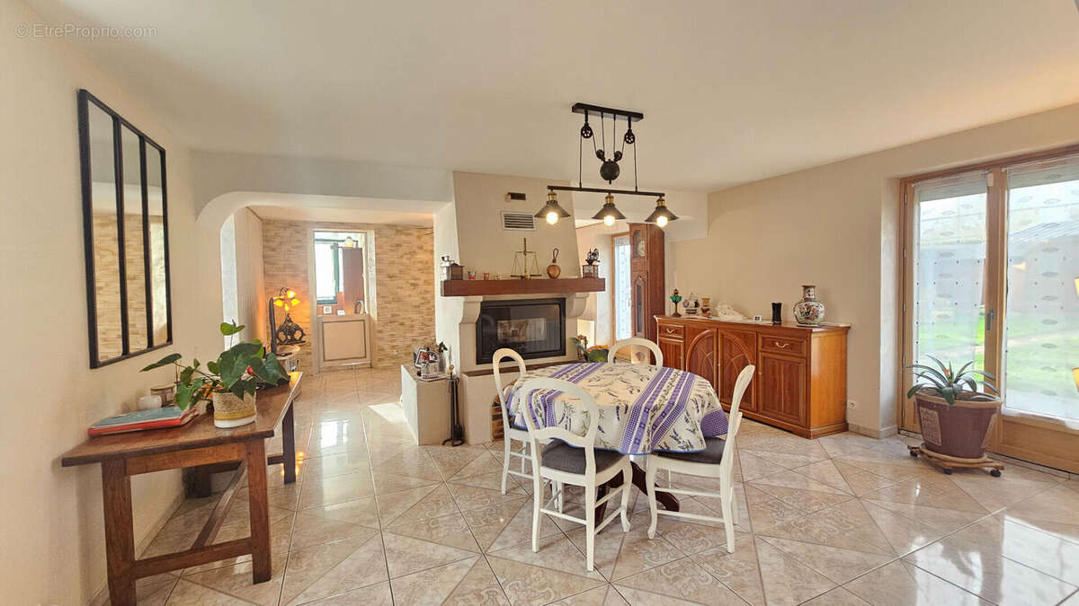 Maison à SAINT-MALO-DE-GUERSAC