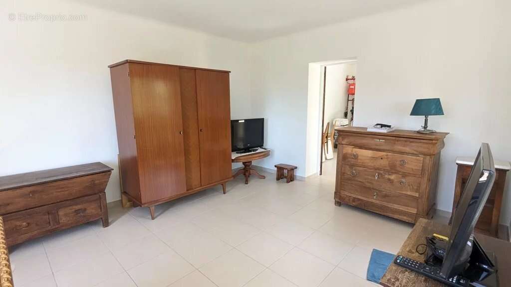 TB Villa traditionnelle avec garage et vue - photo 11