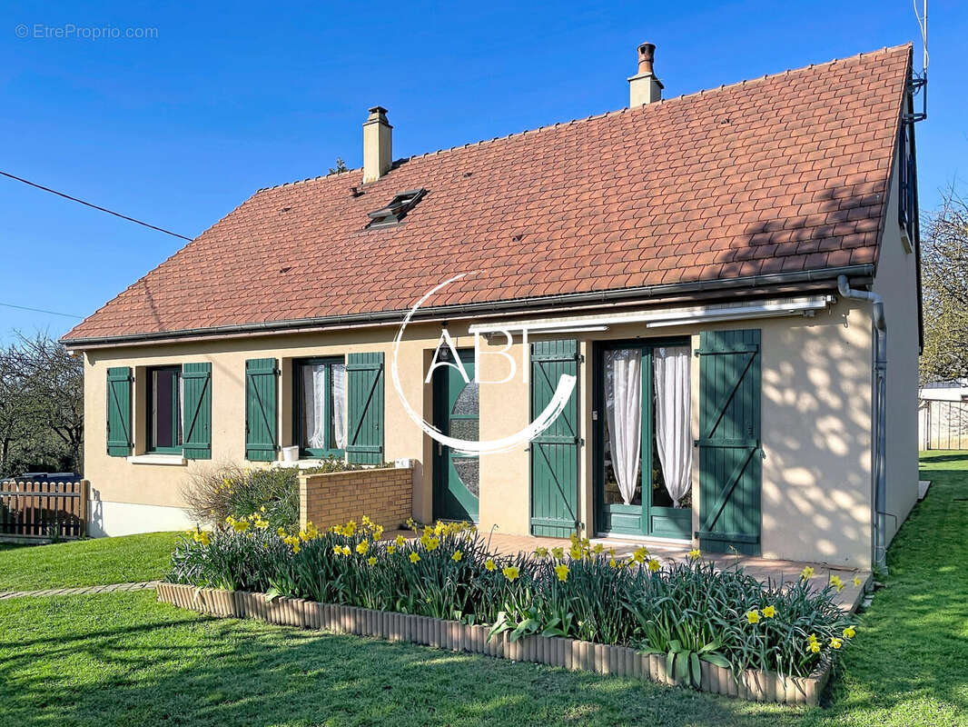 Maison à MAGNY-LE-DESERT