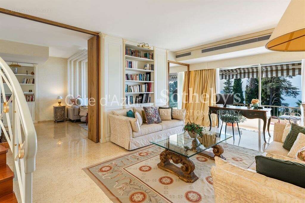 Menton Garavan penthouse duplex vue mer terrasses résidence luxe piscine garage - photo 3