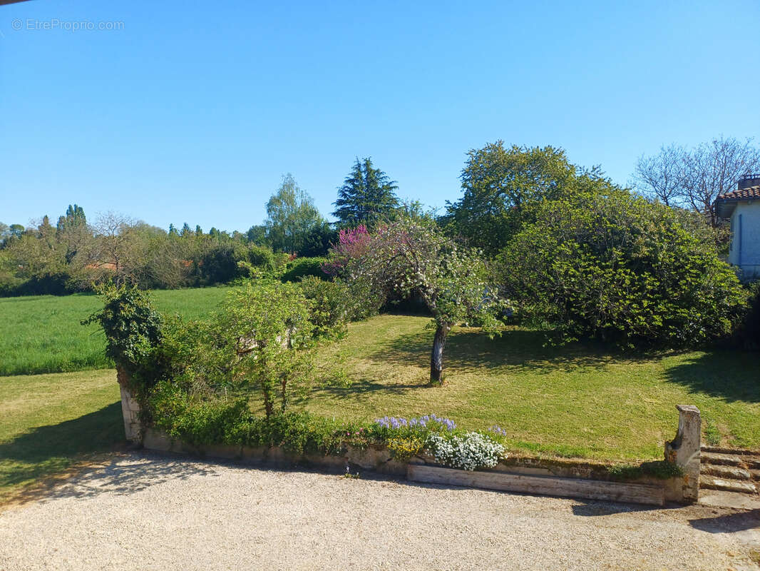 Maison à BAIGNES-SAINTE-RADEGONDE