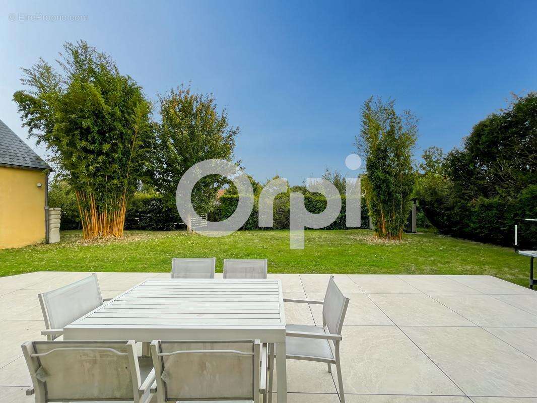 Maison à SAINT-SEBASTIEN-DE-MORSENT