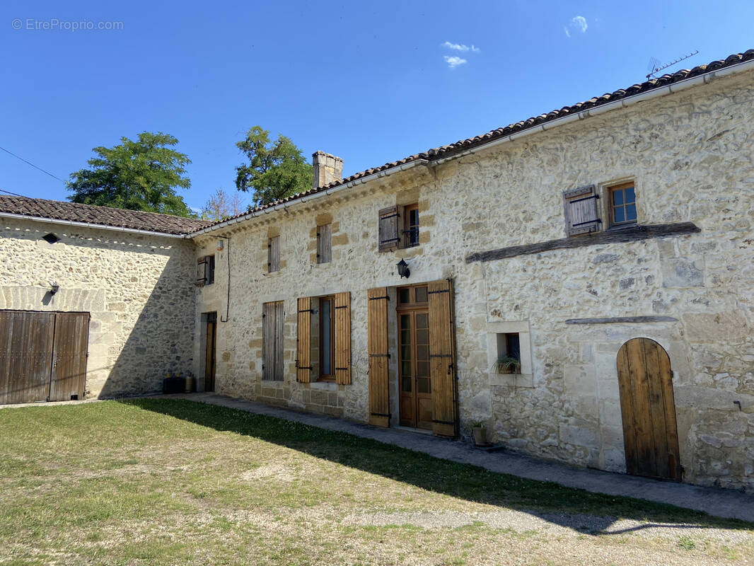 Maison à PUJOLS
