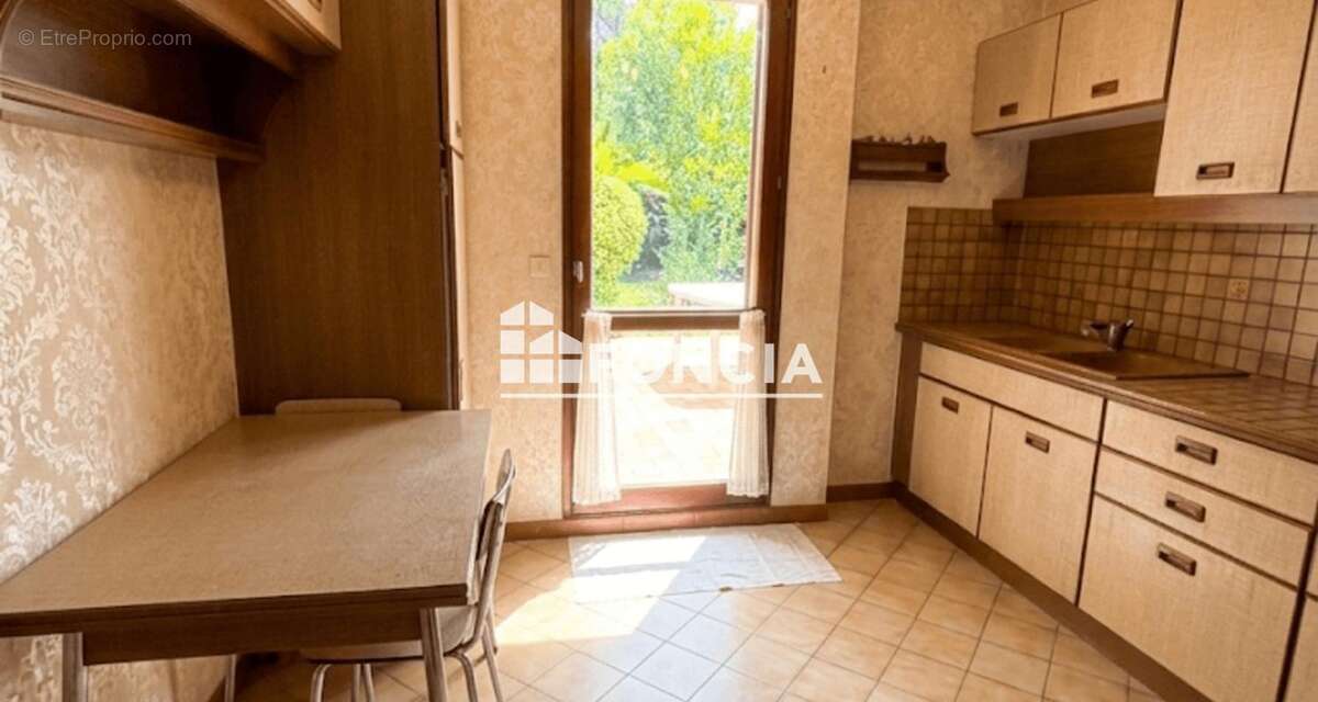 Castanet-Tolosan – En plein cœur de la commune, découvrez cette agréable villa T5 d’environ 100 m² - photo 2
