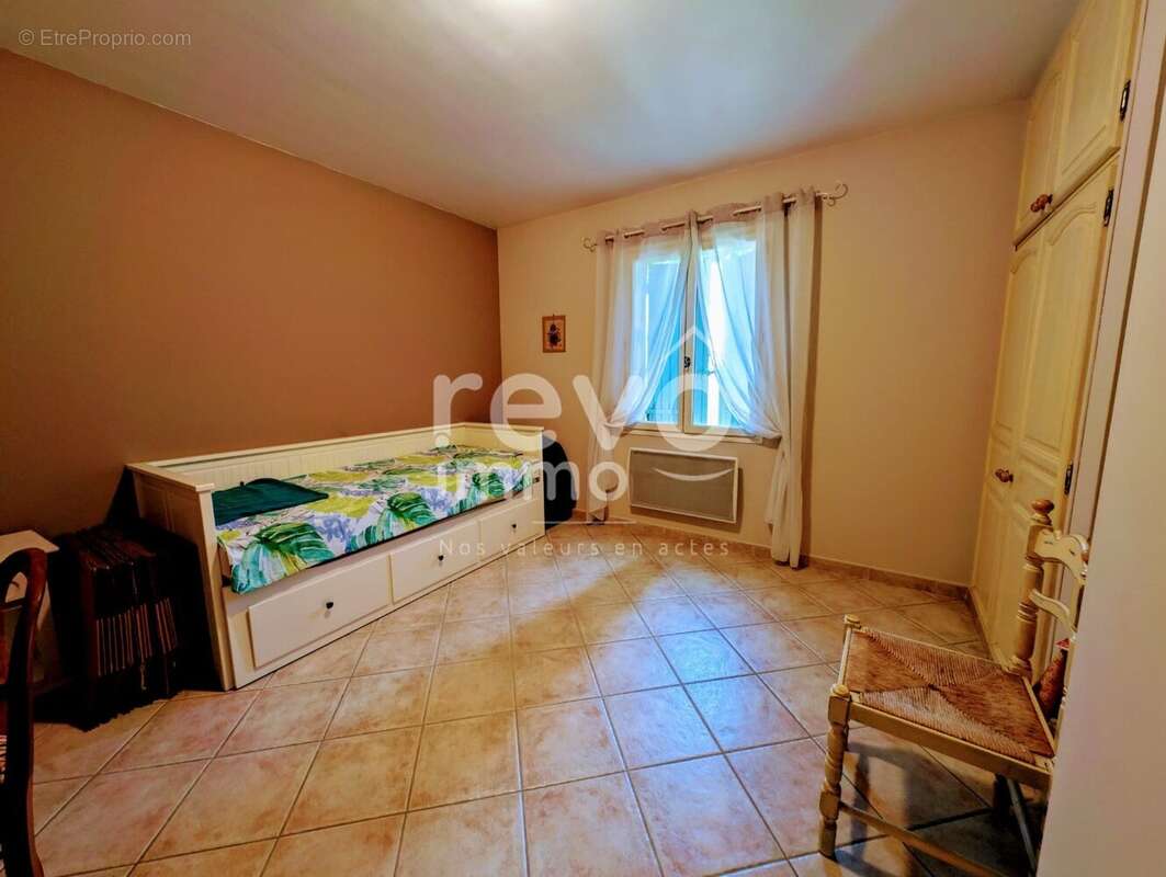 Vivre de plain-pied, au calme, avec piscine et jardin arboré ! - photo 7
