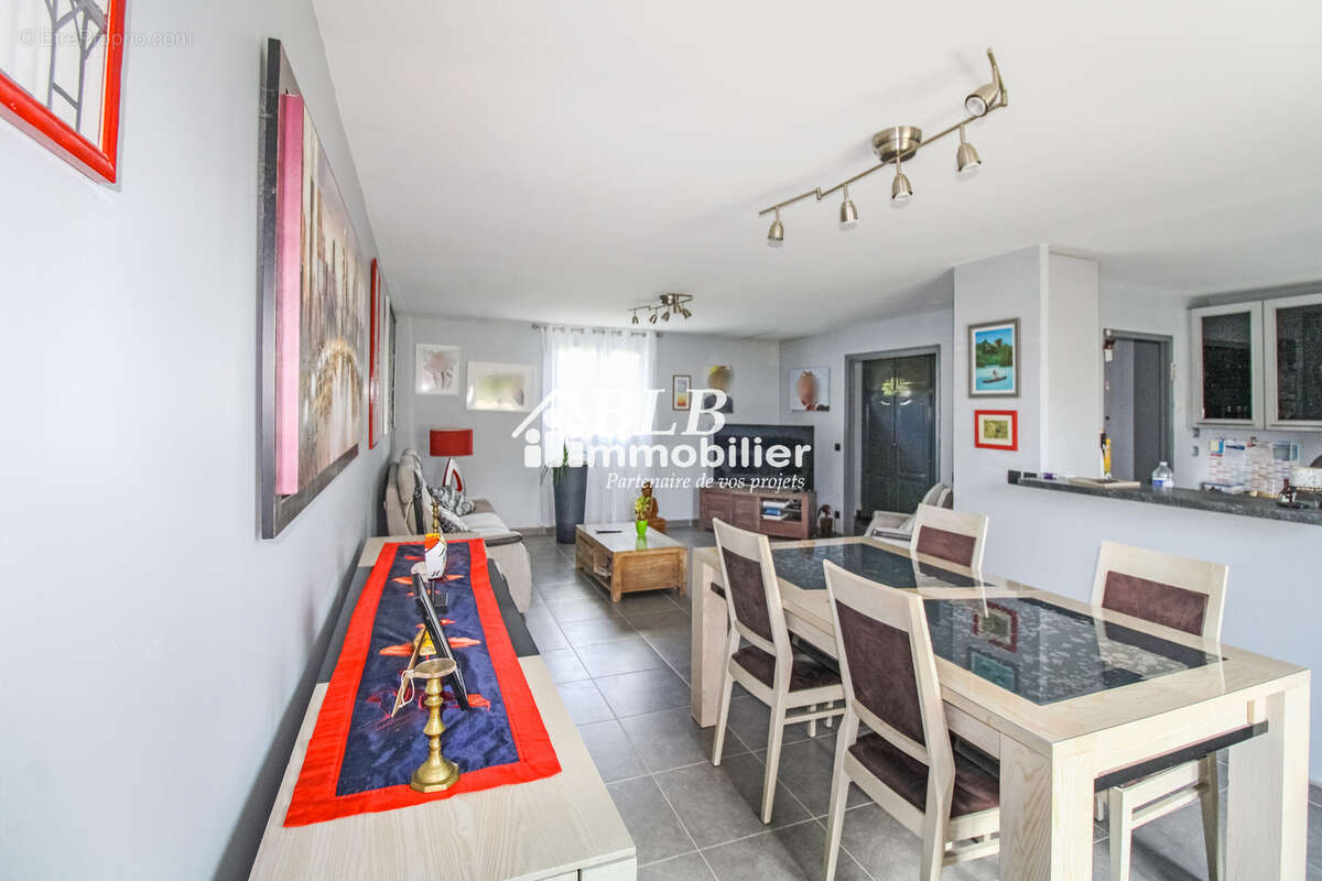 Maison 6 pièces 104m2  4 chambres + 2 garages - photo 6