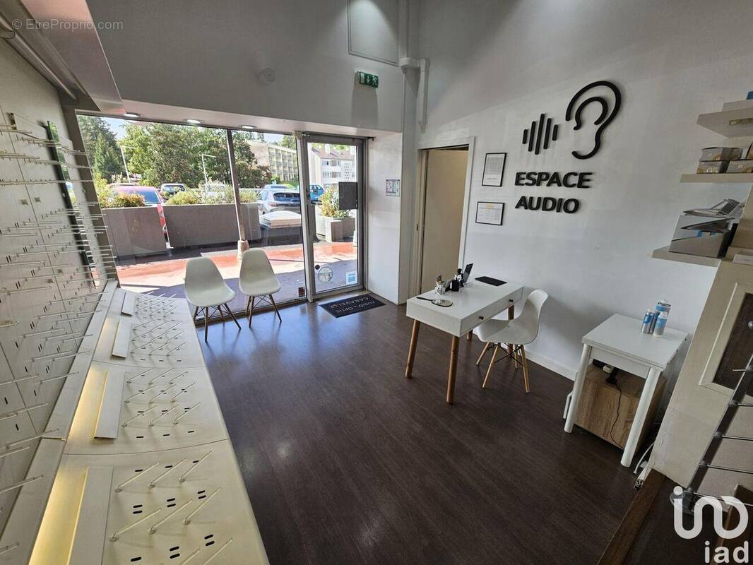 Photo 1 - Commerce à LA CELLE-SAINT-CLOUD