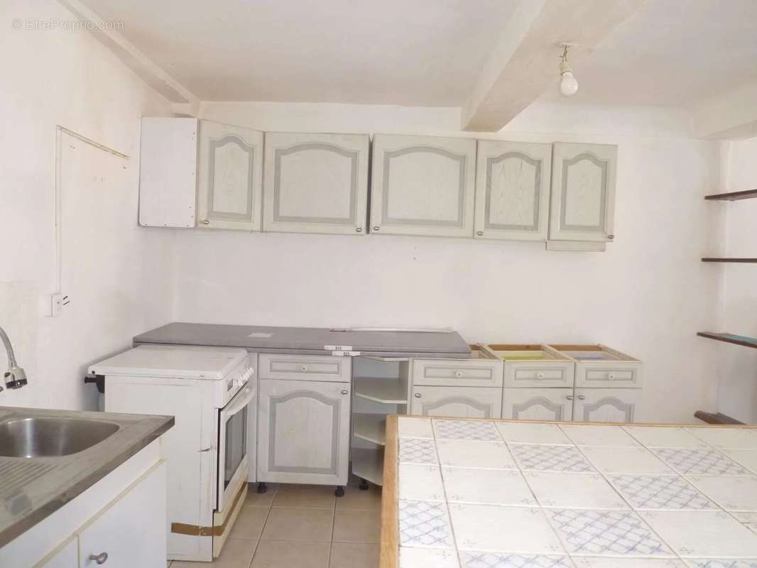 Appartement à PUGET-THENIERS