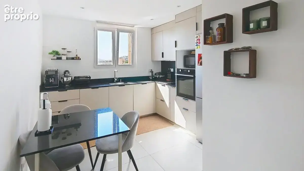 Saint-Raphaël (83700) – T3 rénové avec goût + terrasse sans vis-à-vis + cave - photo 3