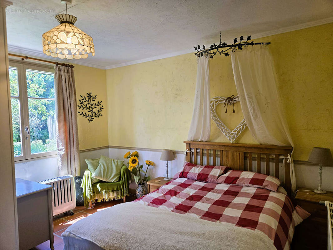 VIENNE : Ferme Rénovée de 5 Chambres avec Piscine, Installations Équestres & 4,32 ha près de Chauvigny - photo 8