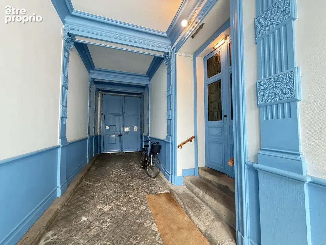 Angers place du lycee jardin du mail au dernier etage appartement a renover - photo 12