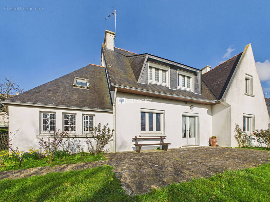 Maison à CHATEAUNEUF-DU-FAOU