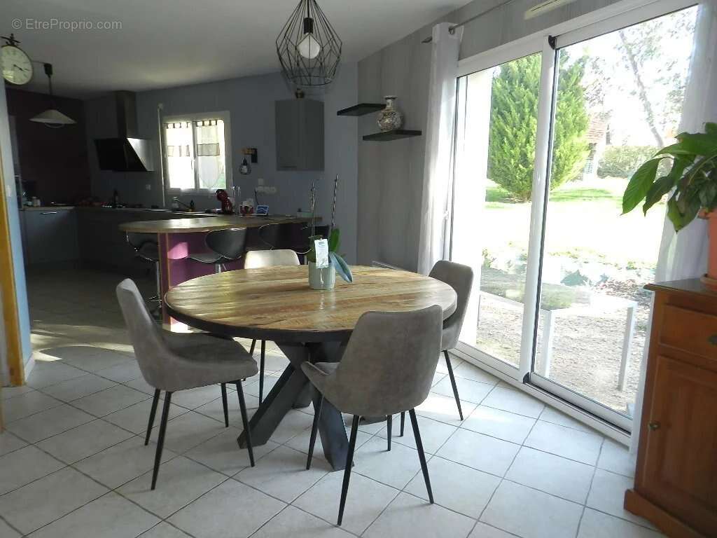 Maison à SAINT-PIERRE-SUR-DIVES