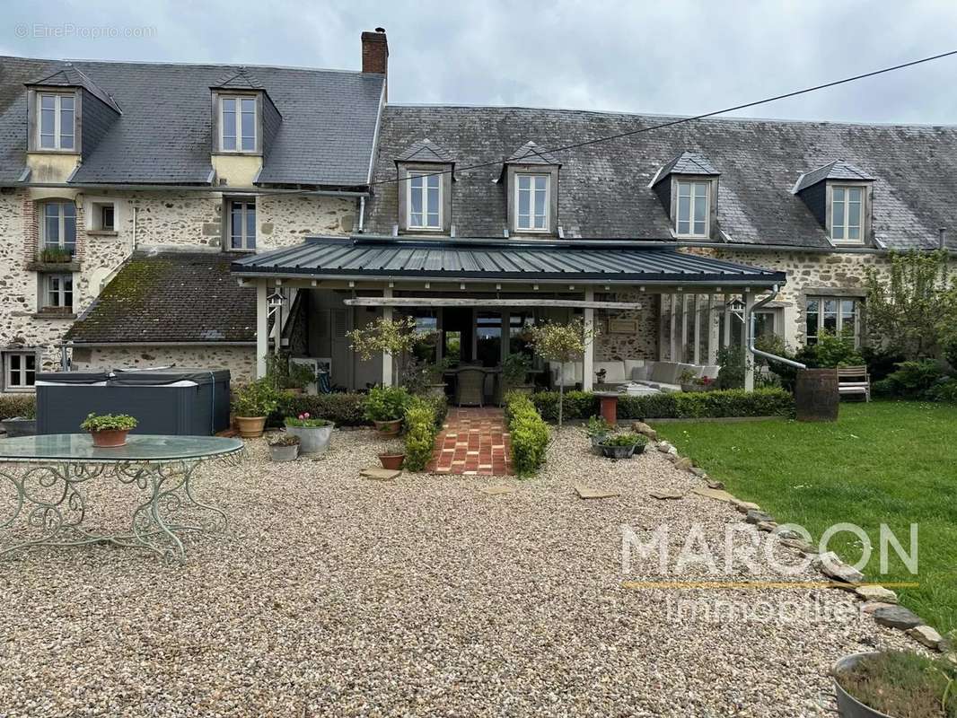 Maison à DUN-LE-PALESTEL