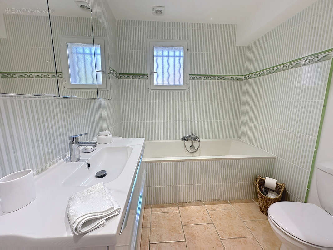 Maison à BAGNOLS-EN-FORET