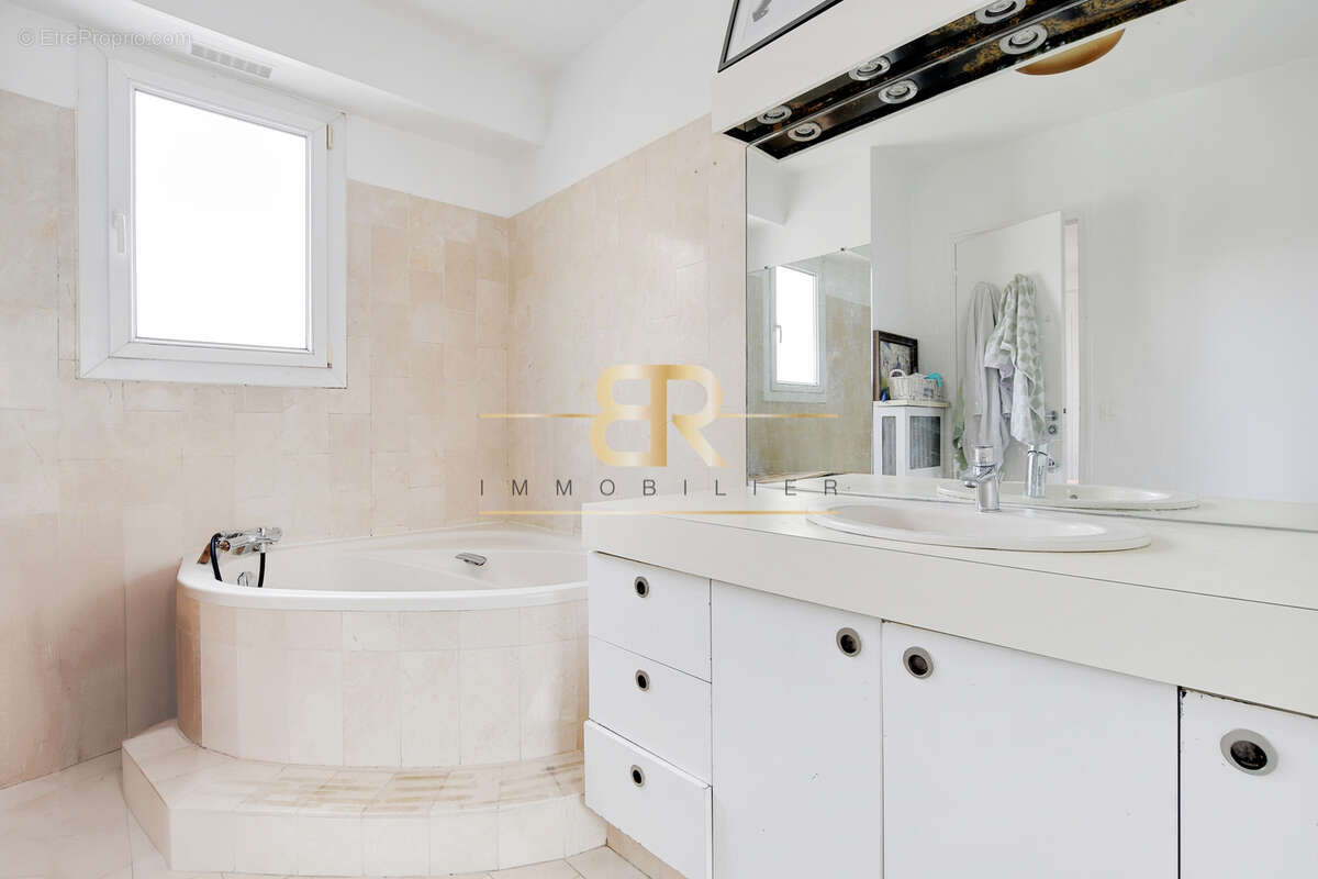 Appartement à PARIS-10E