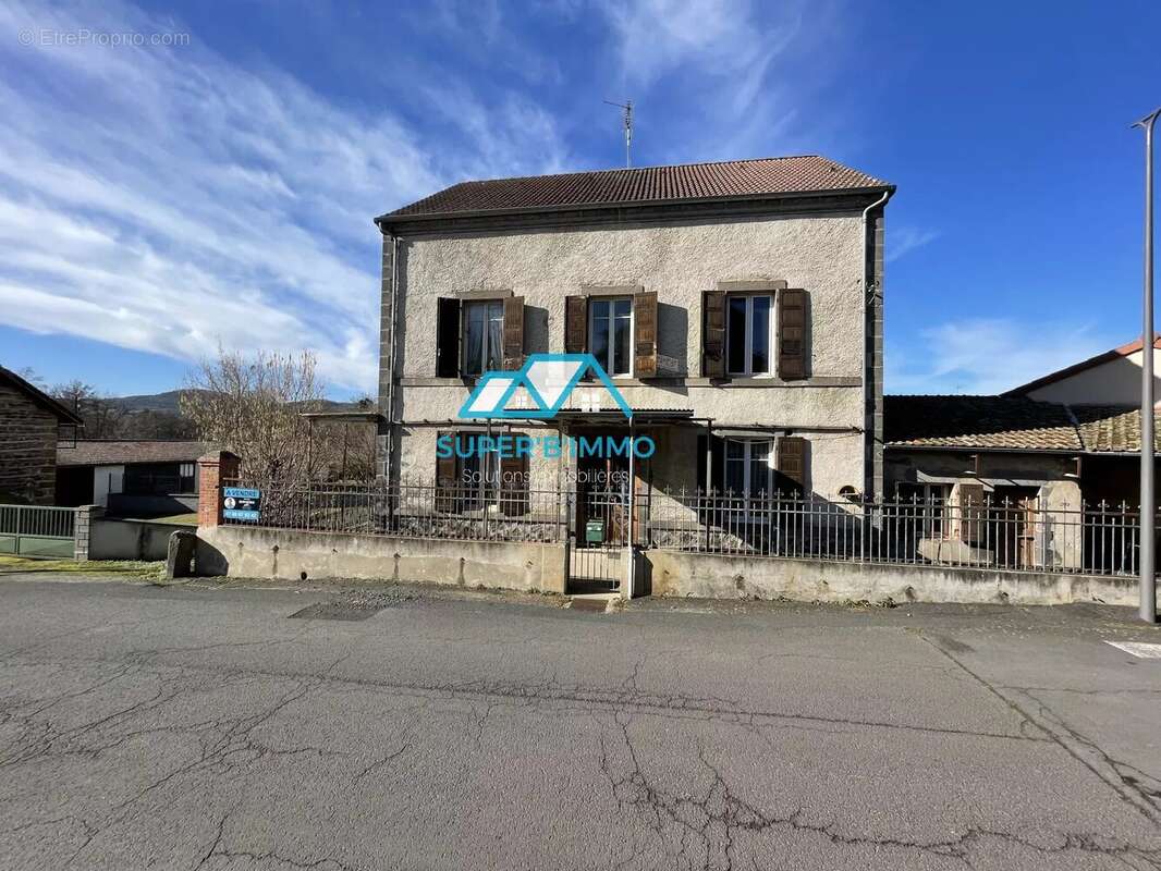 Maison à PAULHAGUET