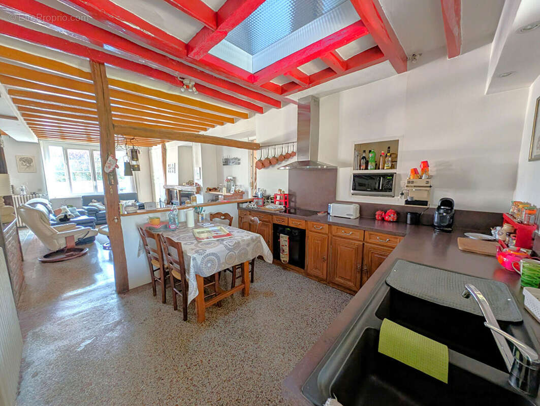 Maison à AILLANT-SUR-THOLON