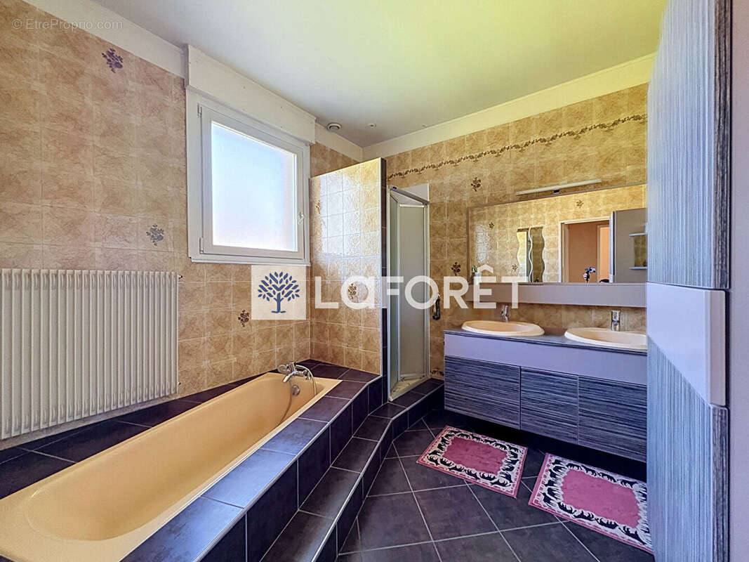 Maison T5 125m² avec piscine creusée - photo 7