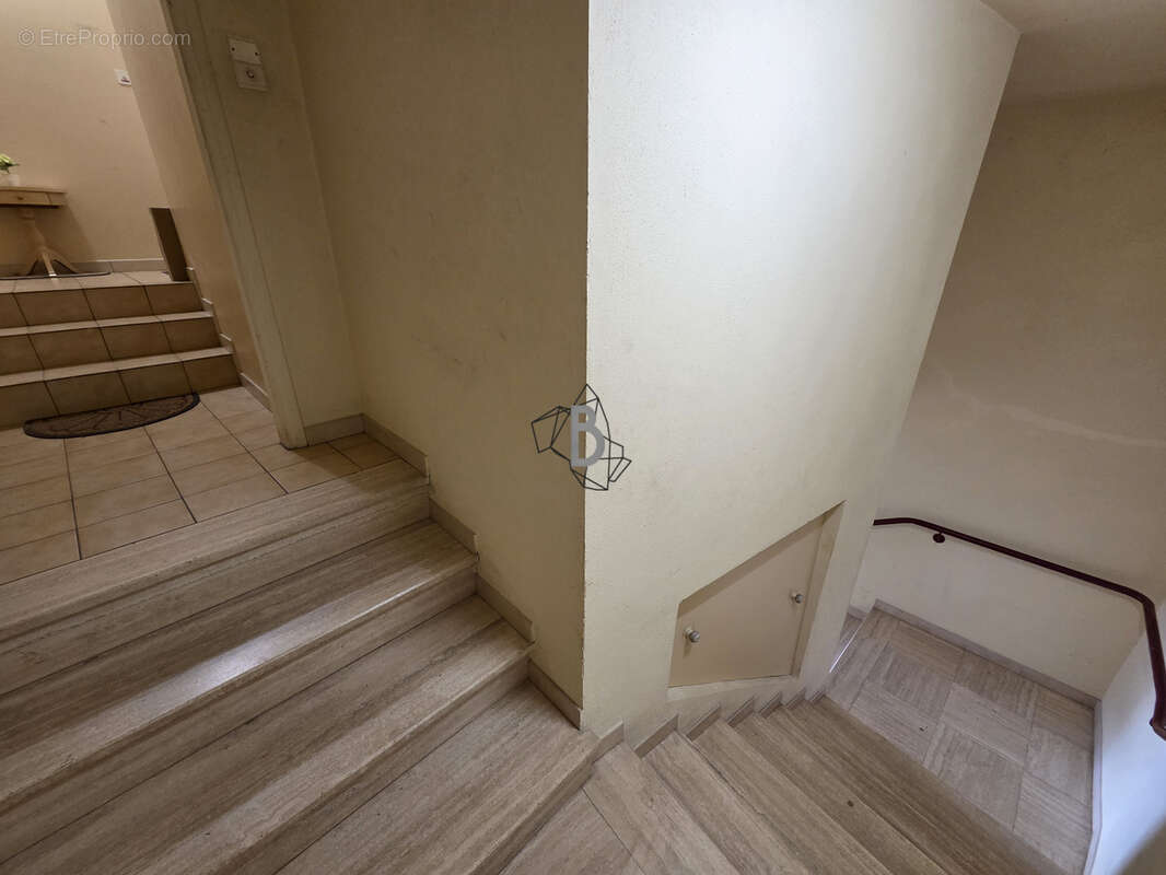 Immeuble - 235m2 - Réquista - photo 4