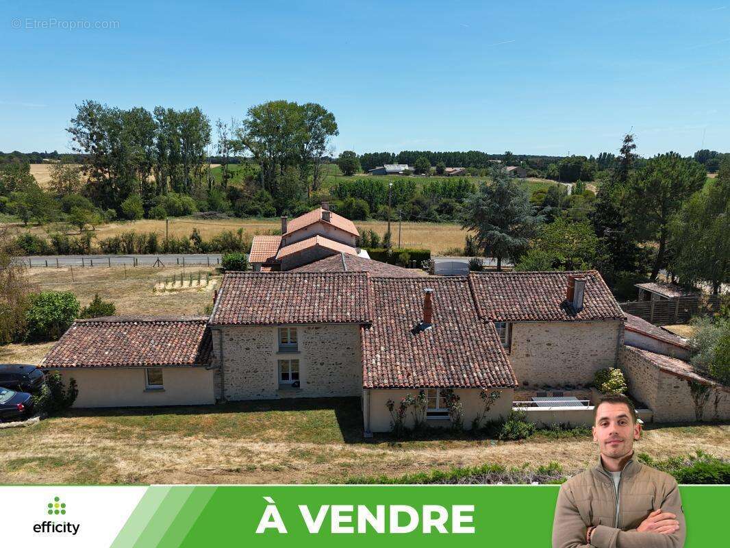Maison 175 m² à Gizay  - photo 3