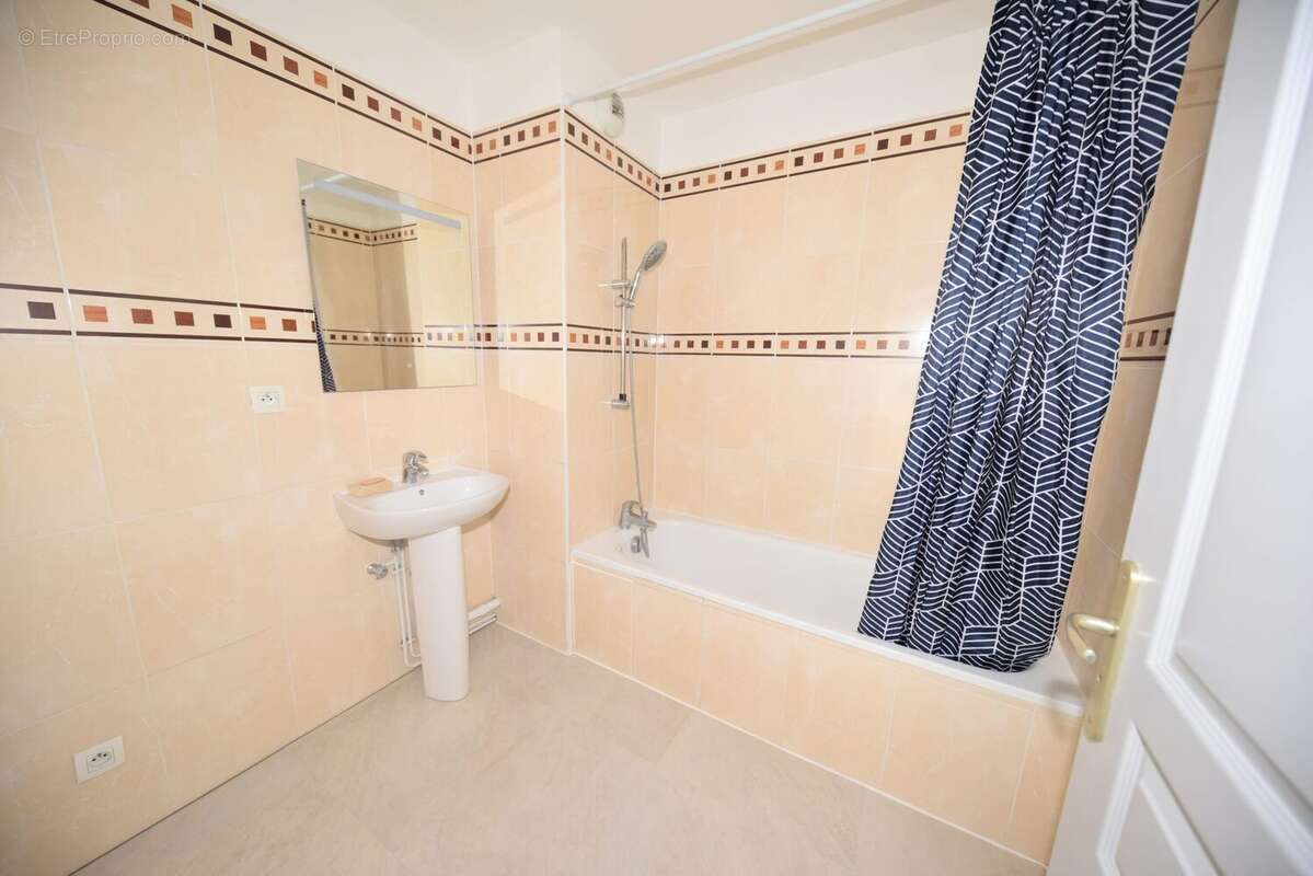 Appartement à VAUJOURS