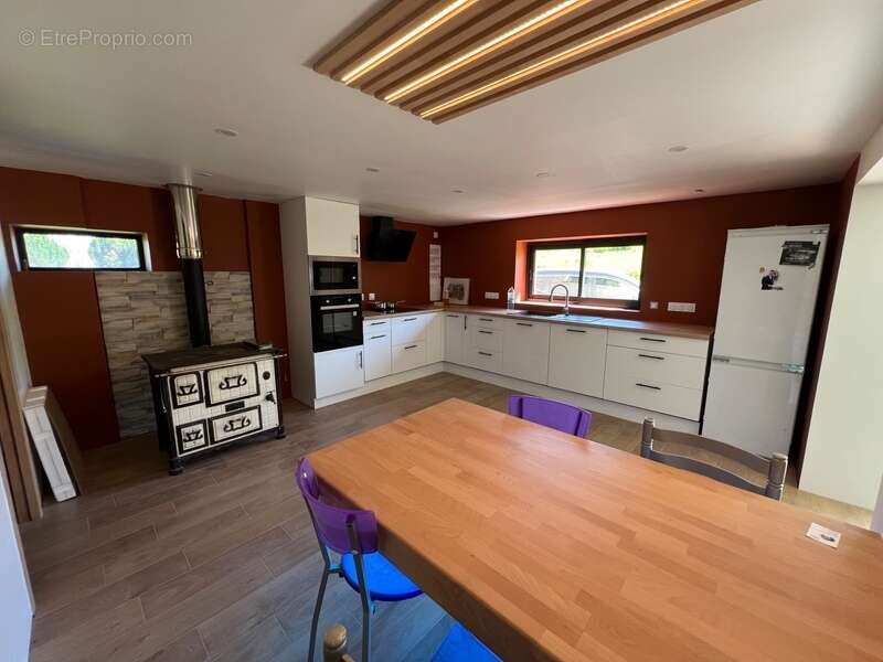 Maison à POULE-LES-ECHARMEAUX