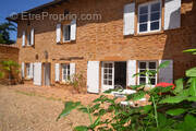 Maison à MONTMELAS-SAINT-SORLIN