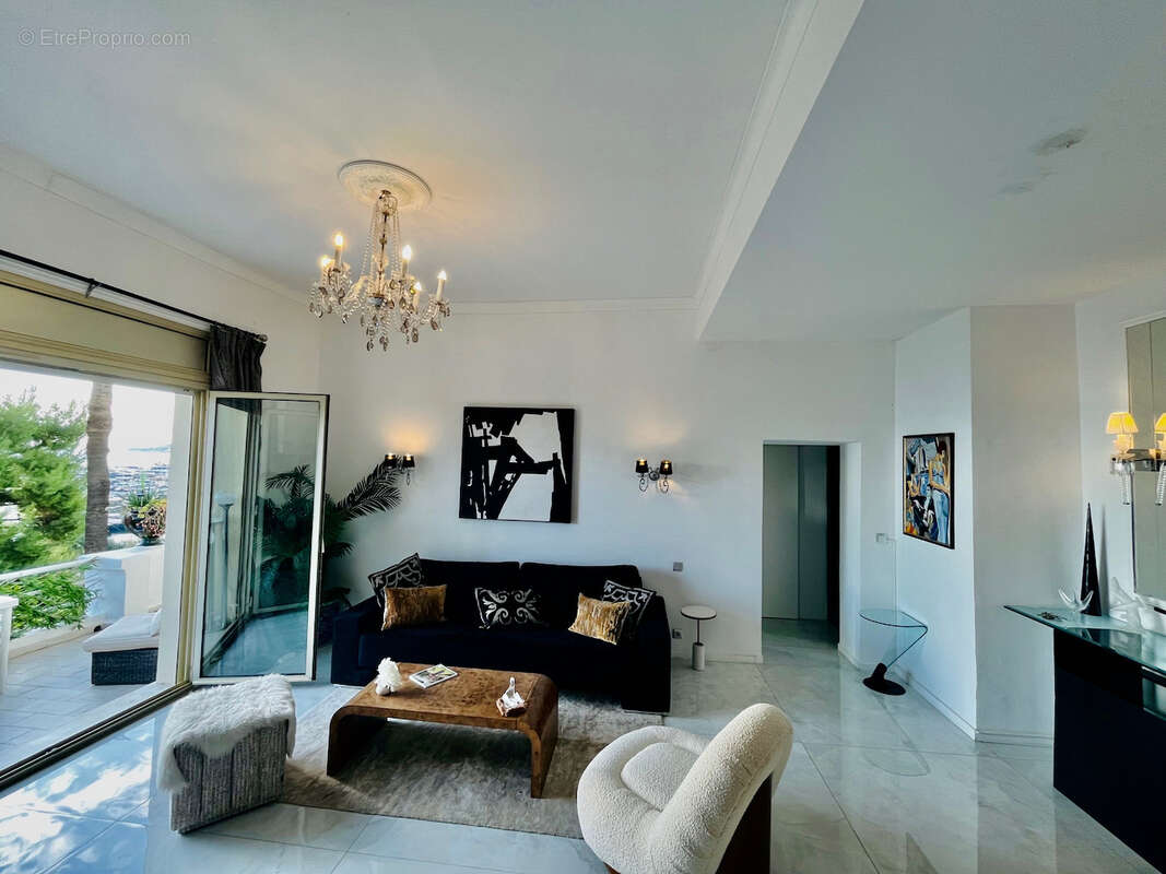 Résidence Bourgeoise, appartement d'exception 2 pièces 70M2, dernier étage, vue mer, terrasse 25M2, balcons, p - photo 3