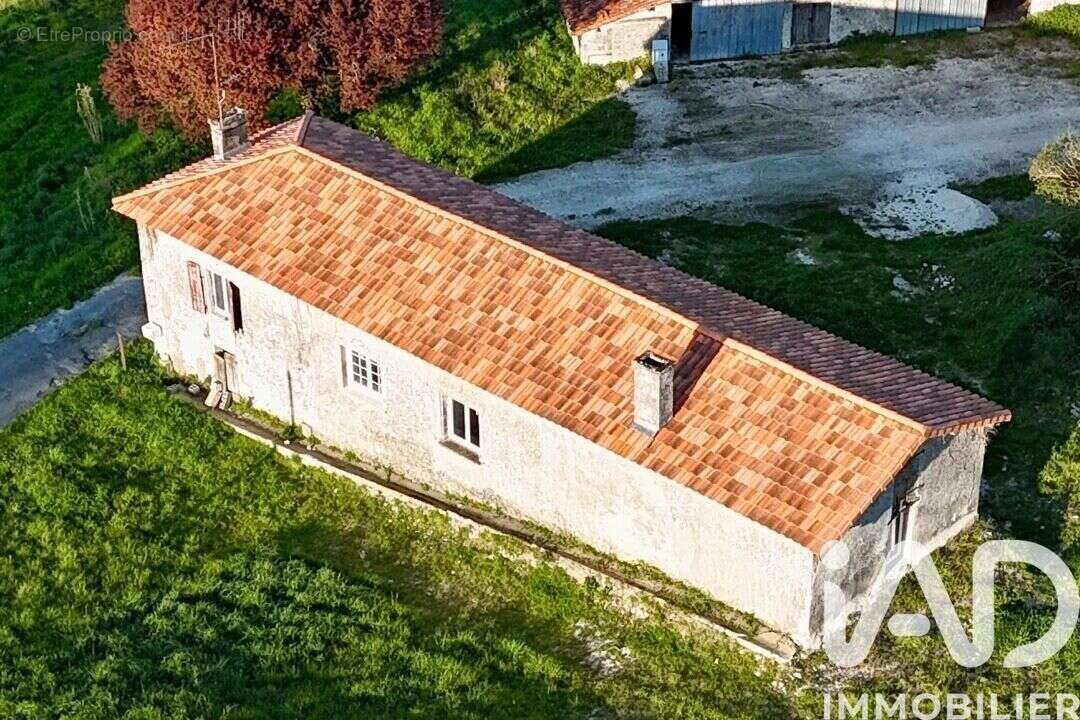 Maison 152 m² à Nanteuil-Auriac-De-Bourzac  - photo 2