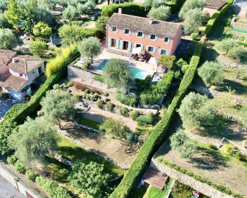 Maison à CHATEAUNEUF-GRASSE