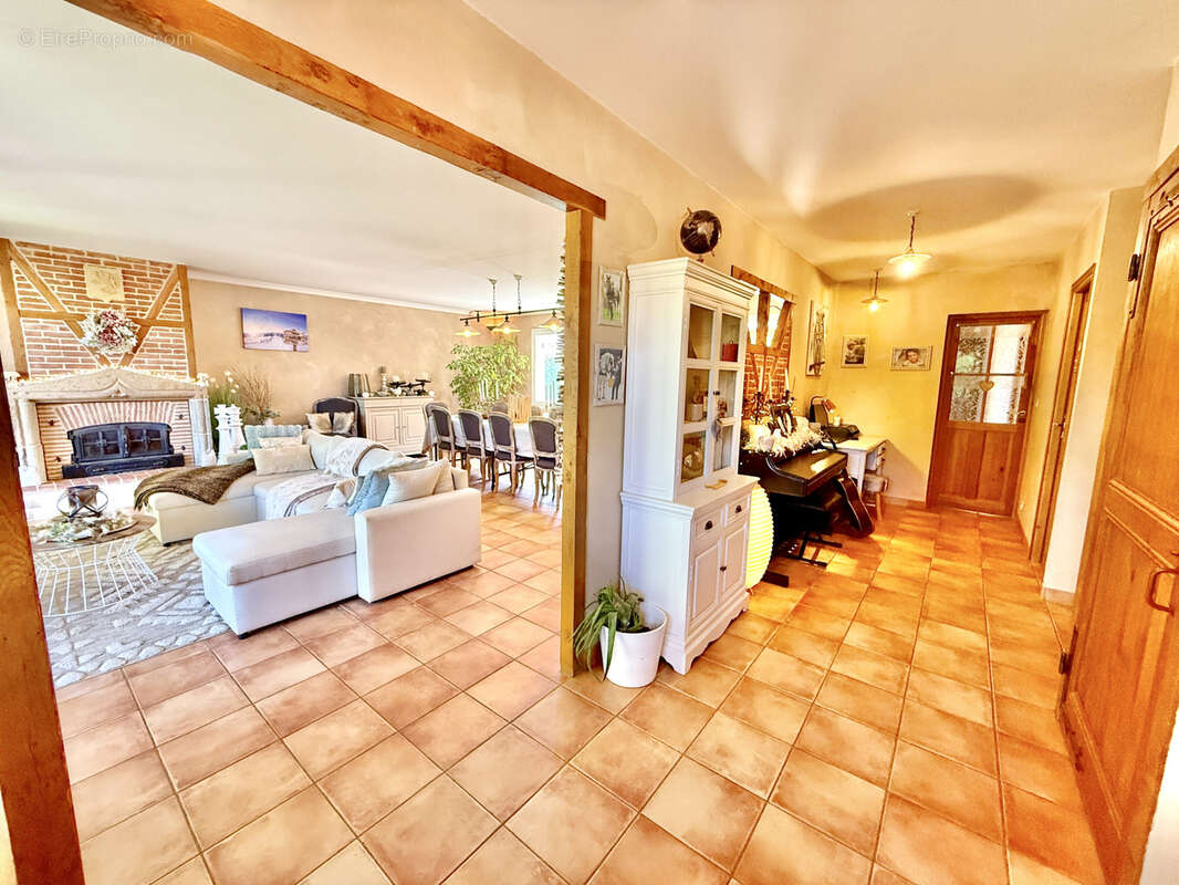 Maison à CRUZILLES-LES-MEPILLAT